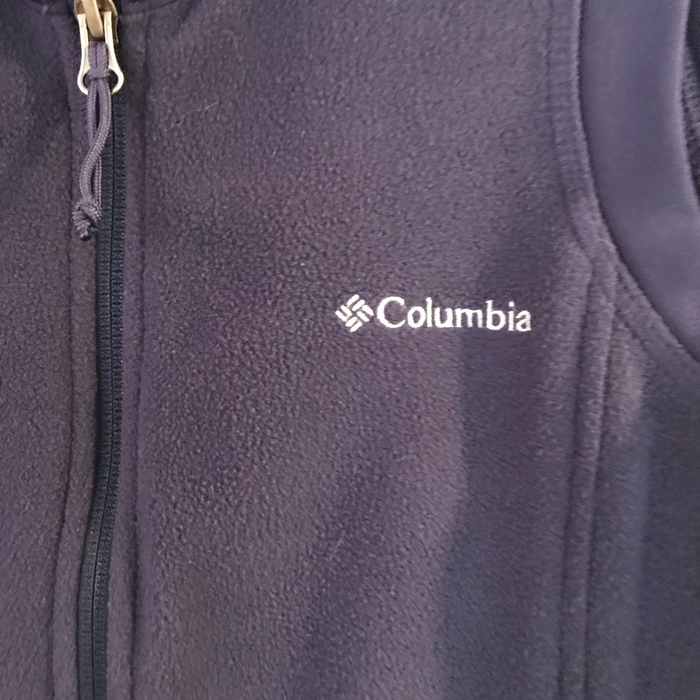 Columbia Navy best size medium - Picture 2 of 3